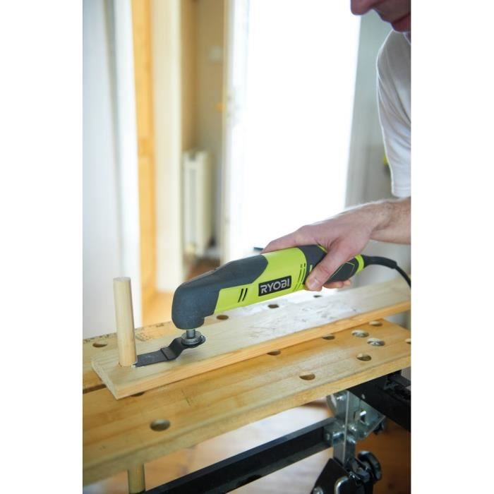 RYOBI - Multitool 200W - 10 000-20 000 osc/min - oscillation 3° - Livré en sac avec 2 lames, 1 plateau ponçage & abrasifs - RMT200-S