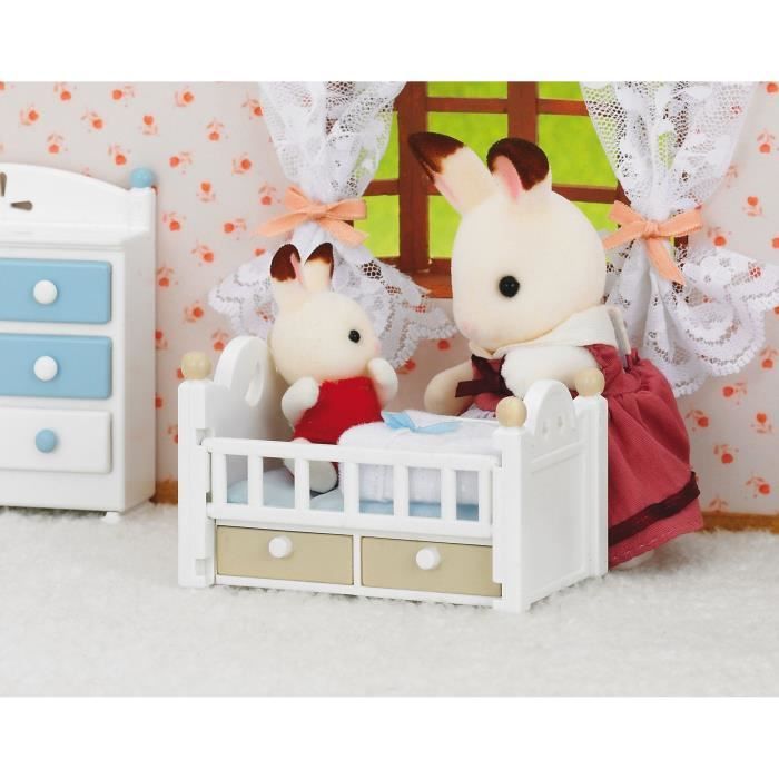 Lit de bébé avec figurine bébé Lapin Chocolat - SYLVANIAN FAMILIES - LES MEUBLES ET ACCESSOIRES