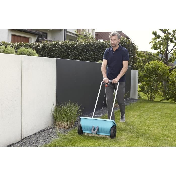 GARDENA Epandeur a engrais L sur roues  Capacité 12,5 L  Surface 400m² max  Largeur d'épandage 0.45m (432-20)