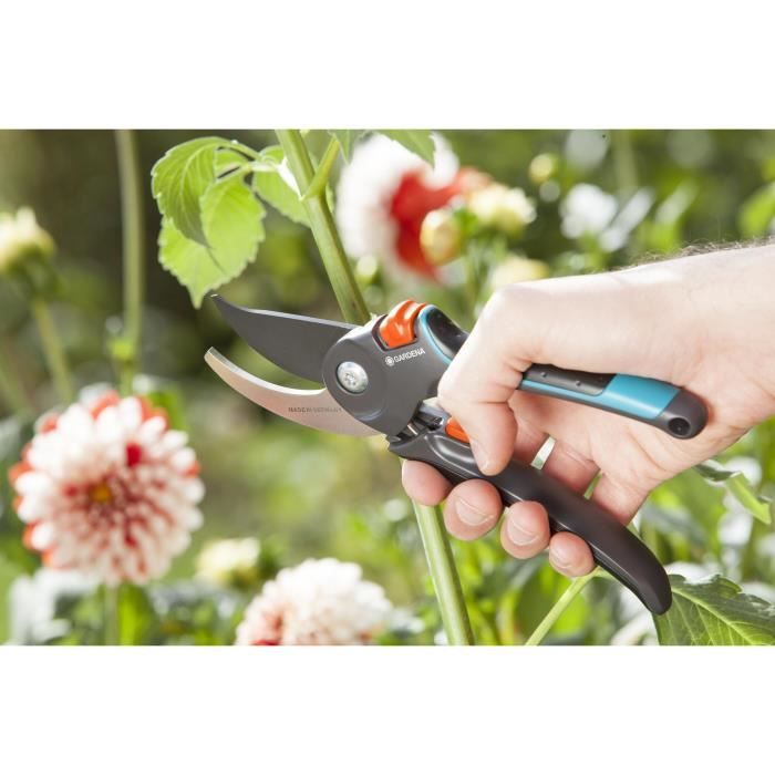 GARDENA Sécateur a lame franche Comfort B/M  Ø24mm max  Lames acier inoxydable  Poignée ergonomique  Garantie 25 ans (8904-20)