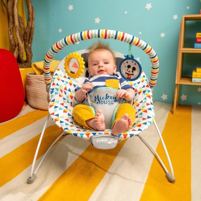 DISNEY BABY Transat Mickey Triangles Multicolores, Vibrations, 2 Jouets, Harnais 3 point d'attache, Lavable en machine