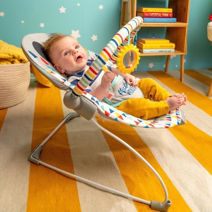 DISNEY BABY Transat Mickey Triangles Multicolores, Vibrations, 2 Jouets, Harnais 3 point d'attache, Lavable en machine