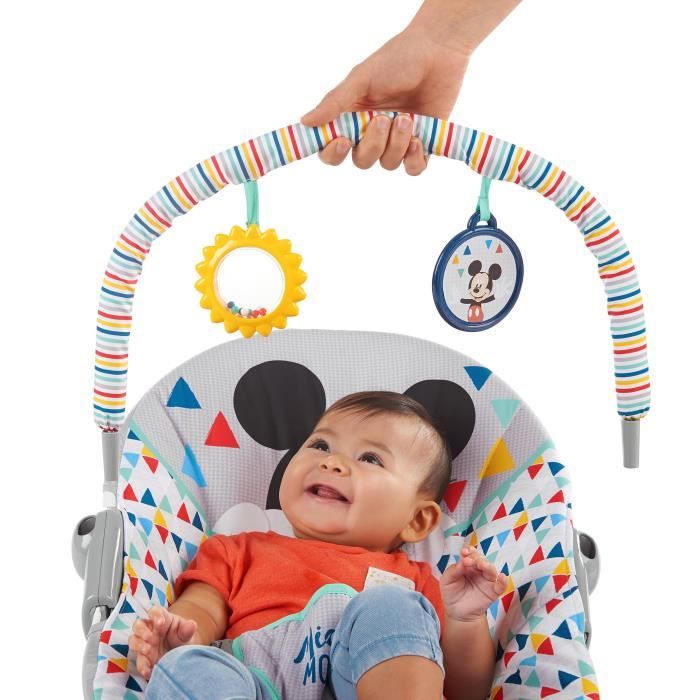 DISNEY BABY Transat Mickey Triangles Multicolores, Vibrations, 2 Jouets, Harnais 3 point d'attache, Lavable en machine