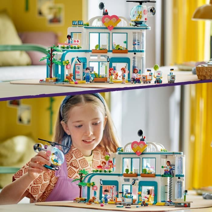 LEGO 42621 Friends L'Hôpital de Heartlake City, Jouet avec Hélicoptere et Figurines incluant Autumn et un Chien