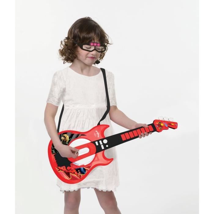 * Une super guitare électronique Ladybug et des lunettes avec micro pour découvrir la musique en s'amusant et avec style !