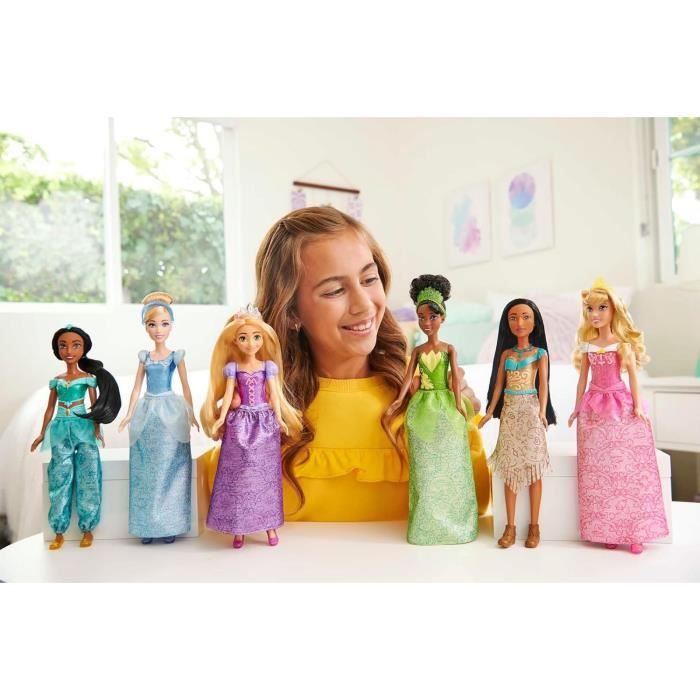 Mattel Disney Coffret Princesses Étincelantes avec 13 poupées avec habillage scintillant et accessoires, Des 3 ans, HPG74