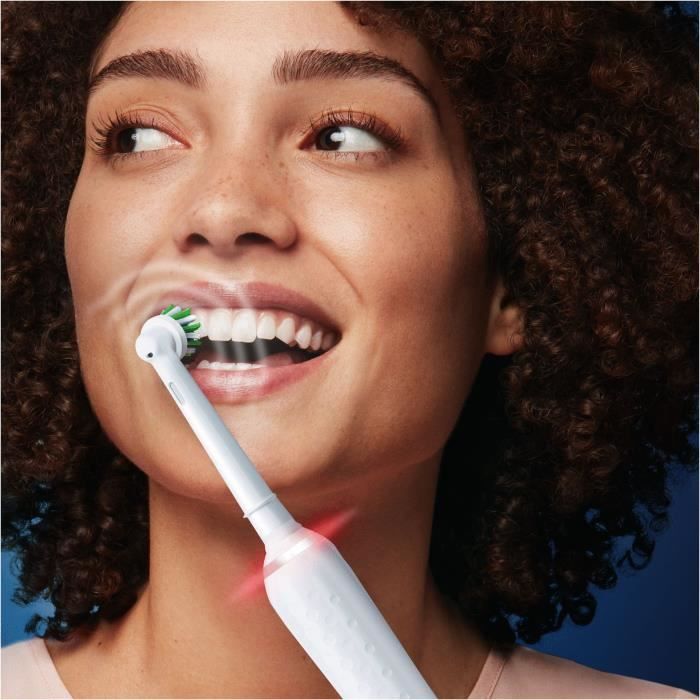 Brosse a dents électrique ORAL-B Pro 3 - 3 brossettes incluses - blanc - sans fil