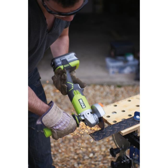 RYOBI 3 outils : 1 perceuse-visseuse R18DD3 + 1 meuleuse 115 mm + 1 scie sauteuse + 2 batteries 4 Ah & 2 Ah + 1 chargeur & 1 sac