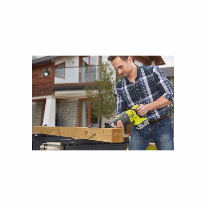 RYOBI - Scie sabre 18V ONE+ - 0-2 900 cp/min - course 28mm - bois 200mm - systeme anti-vibration - Livrée avec 1 lame - R18RS-0