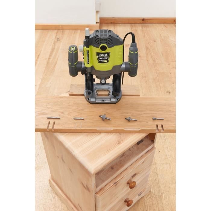 RYOBI - Défonceuse 1 600 W - 10 000-26 000 tr/min - pinces 8/6 mm - 5 fraises incluses - Livrée en coffret - RRT1600-K