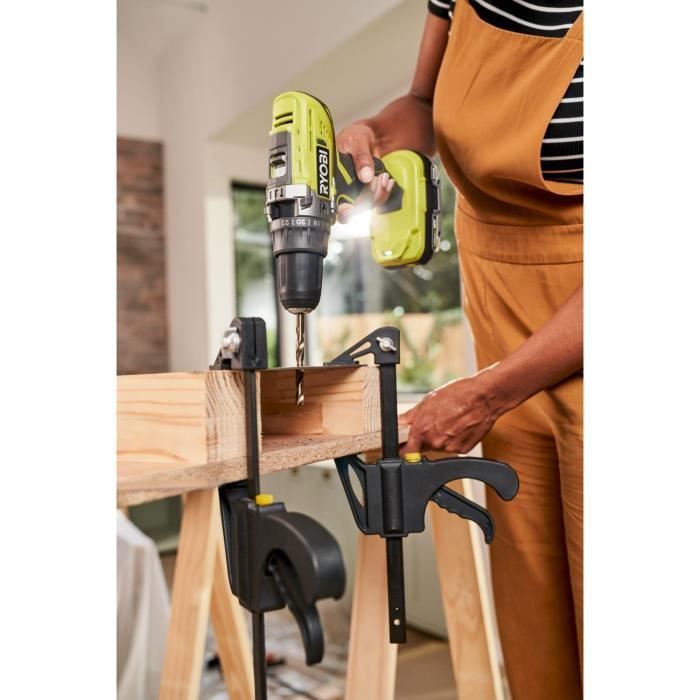 RYOBI - Perceuse a percussion 18V ONE+ - 50 Nm - 500-1800 tr/min + batterie 4,0 Ah, chargeur 2,0 A, sac - R18PD3-140SA