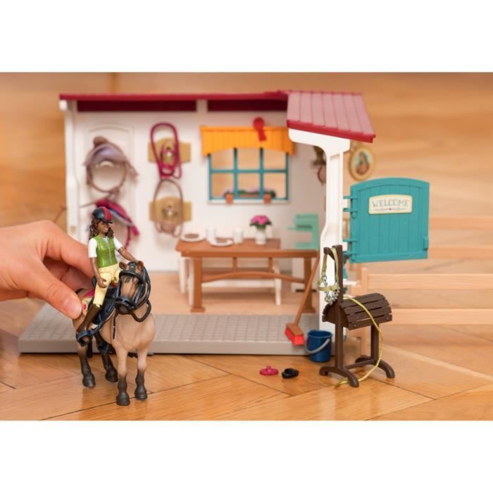 Sellerie du centre équestre, coffret avec 85 éléments inclus dont 1 cheval et 1 personnage, figurines pour enfants des 5 ans -