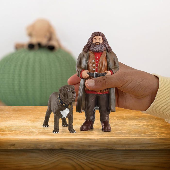 Hagrid et Crockdur, Figurine de l'univers Harry Potter,  pour enfants des 6 ans, 8 x 11,5 x 13 cm - schleich 42638 WIZARDING WORLD