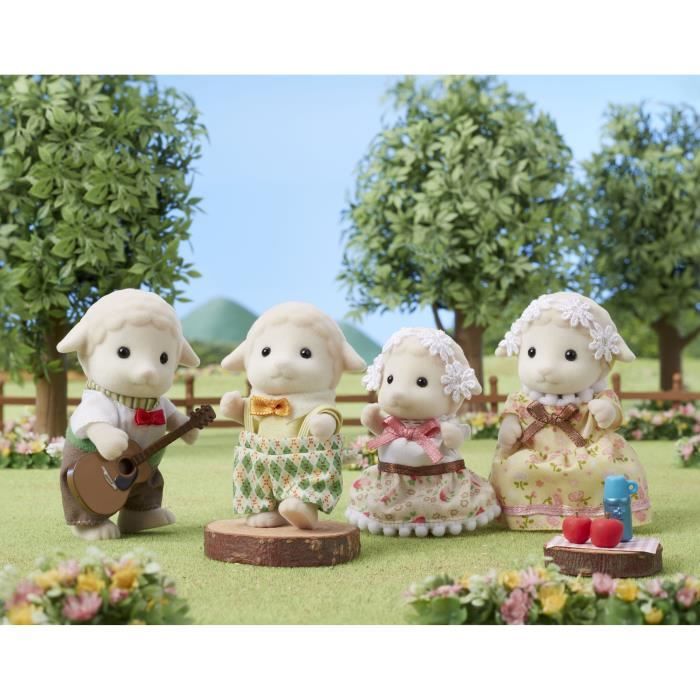 SYLVANIAN FAMILIES - Famille mouton - 4 personnages articulés et habillés avec soin